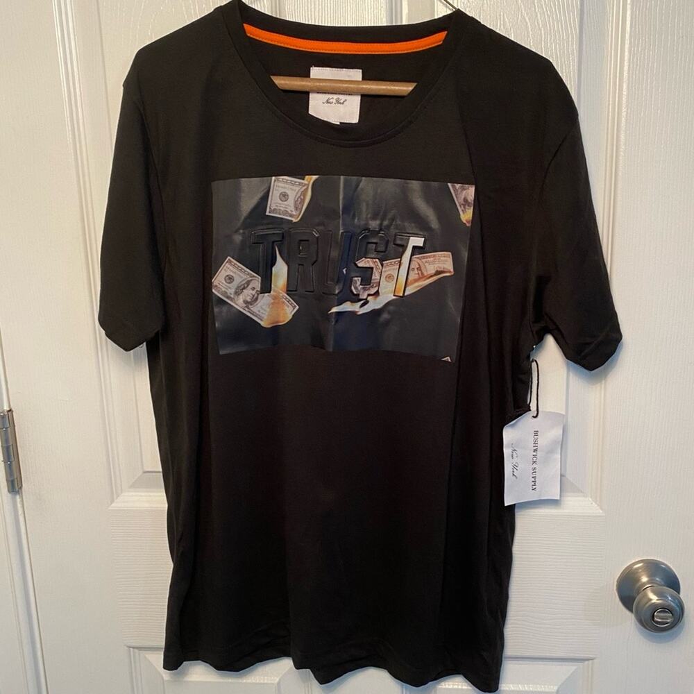 Bushwick Supply New York Men's size large T-Shirt Burning Money 3-D graphic NWT